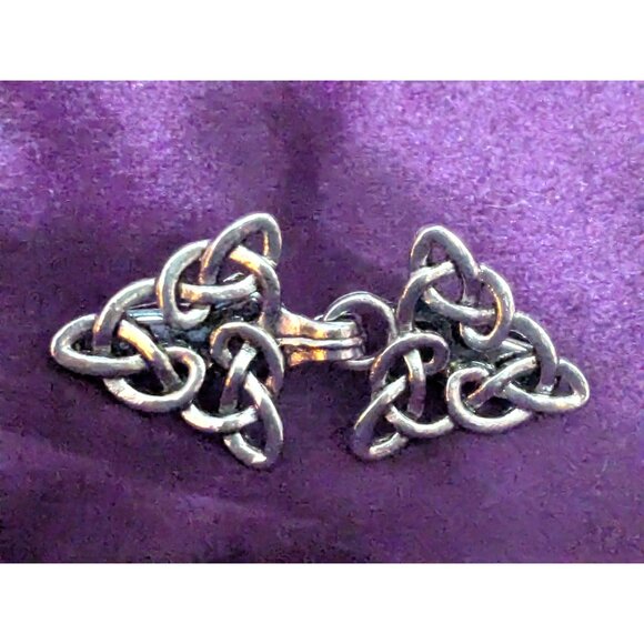 Silver Tone Double Shawl Cardigan Clasp Celtic Knot Triangle 2 in Long CL1 - Picture 1 of 3